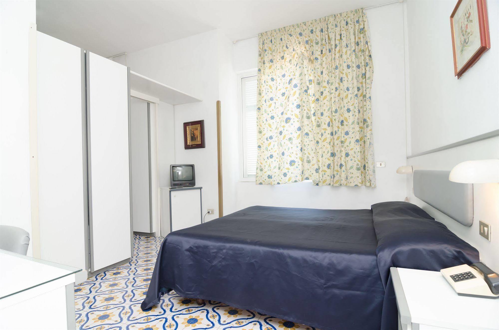 Hotel Flora Wellness & Beauty 이스키아 외부 사진