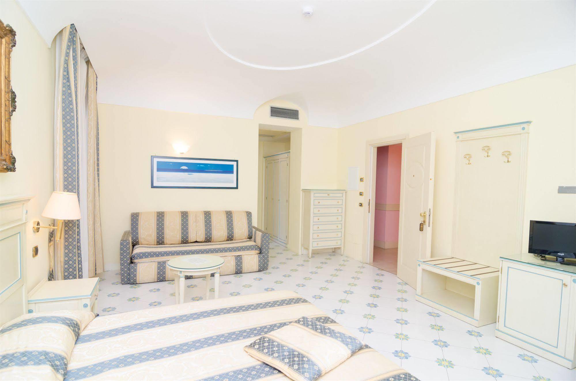 Hotel Flora Wellness & Beauty 이스키아 외부 사진